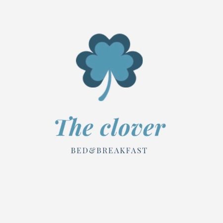 The Clover Bed & Breakfast Tanjung Pinang Exterior foto